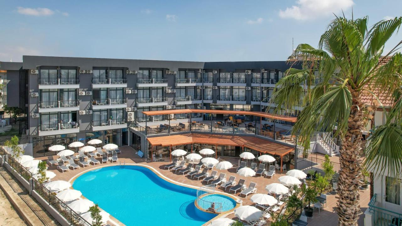 Hotel Clover Magic Park 4*
