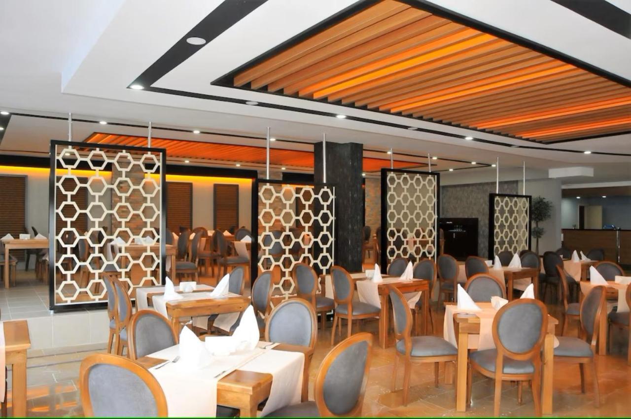 Hotel Clover Magic Park 4*