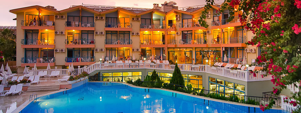 Hotel Clover Magic Park 4*