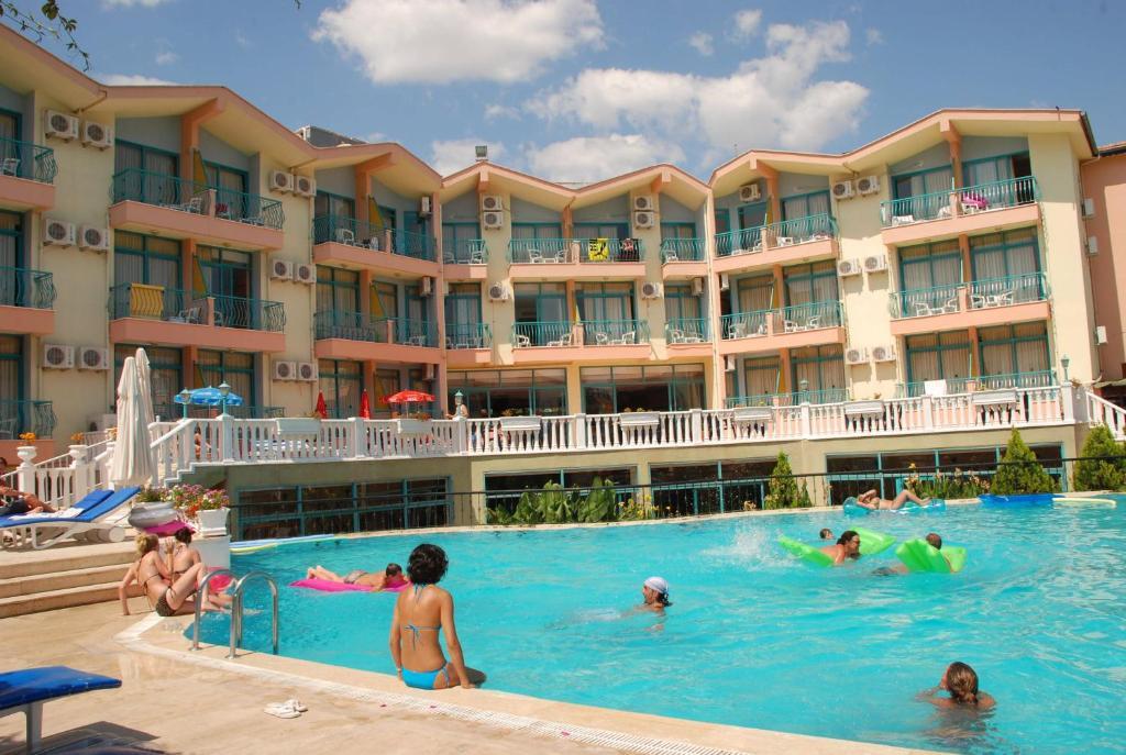 Clover Magic Park Hotel Side
